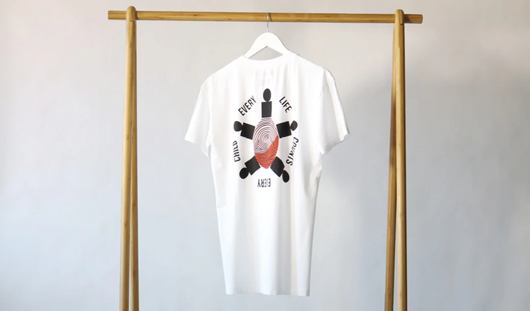 Køb Henrik Vibskovs hoodie og T-shirt
