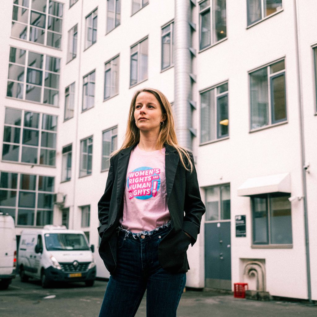 Women's rights are human rights – ljusröd