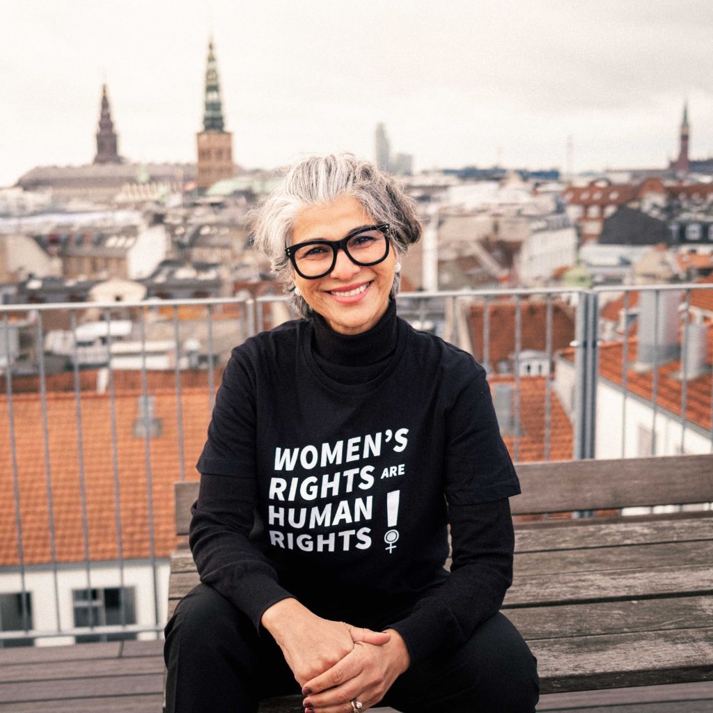 Women's rights are human rights - t-tröja
